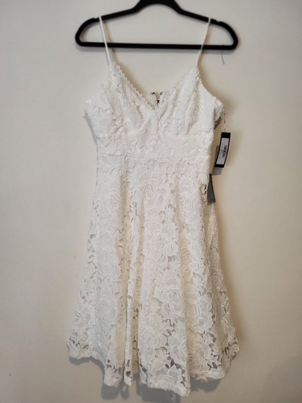 Lulus white lace midi dress. Size M. NWT.